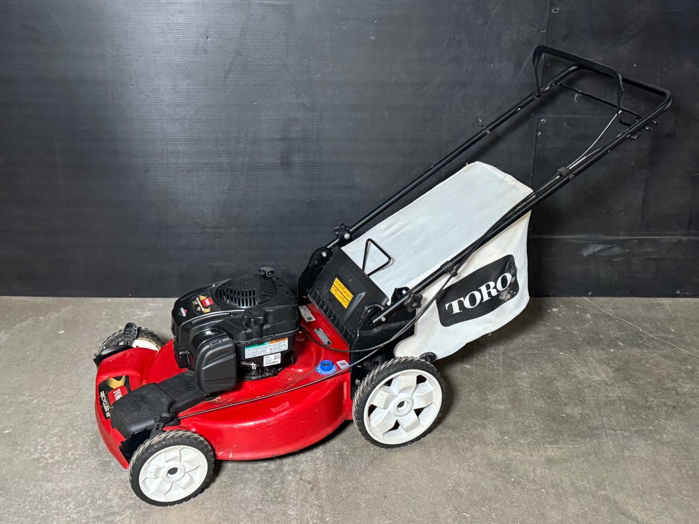 Very clean Toro recycler 22 inch push mower.