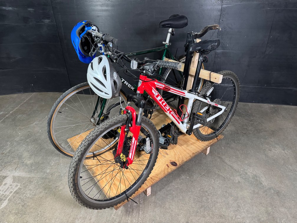 Lot of two newer trek bicycles, and a receiver style bike rack.