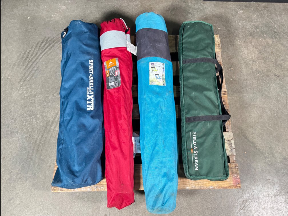 Lot of foldable chairs
