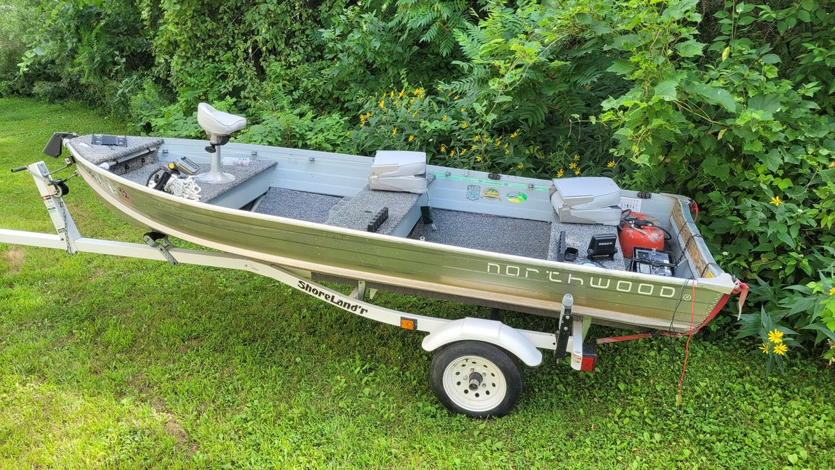 1992 Northwood fishing boat with trailer 