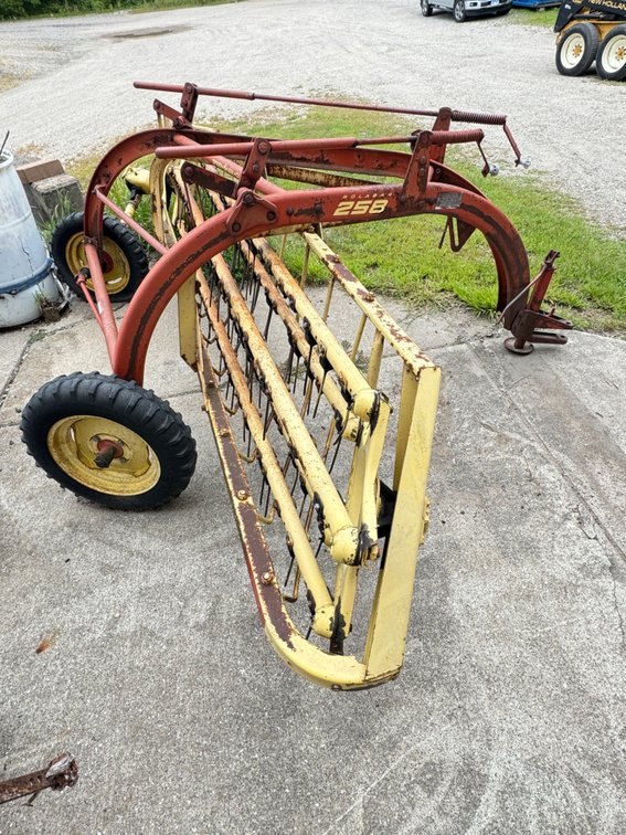 New Holland 258 Rolabar Hay Rake