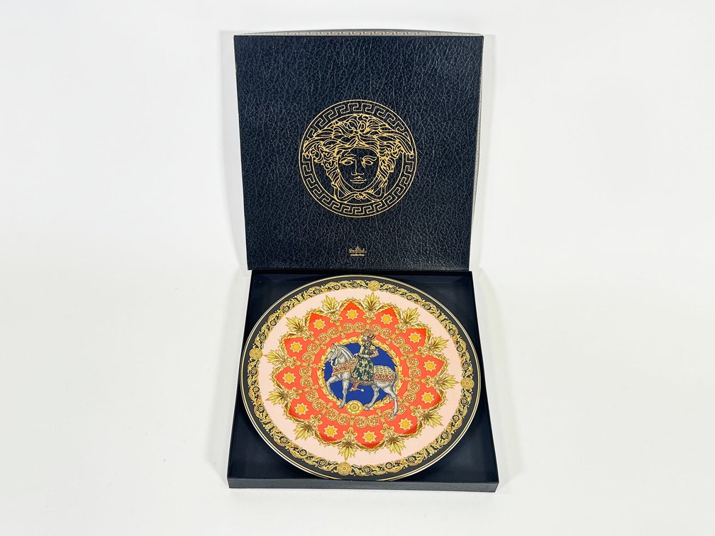 1996  Le Roi Balthasar Versace Christmas plate by Rosenthal - Continental. 