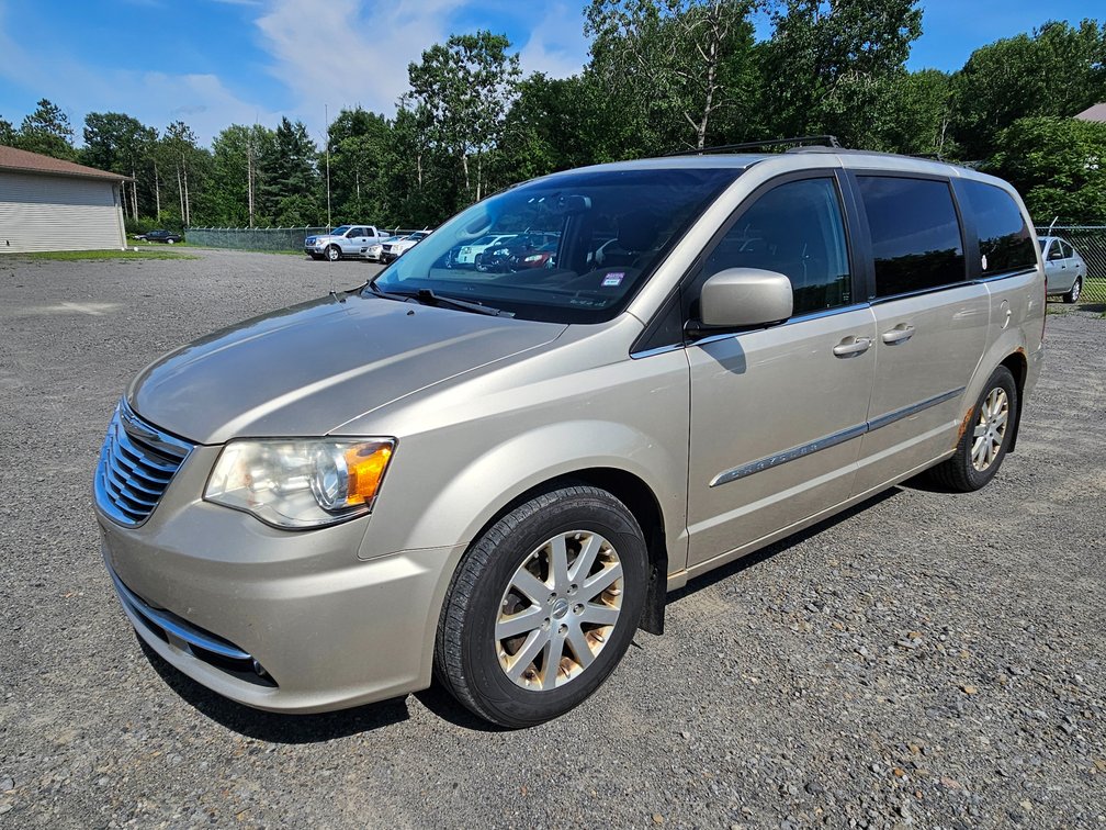 2013 Chrysler Town & Country Van
