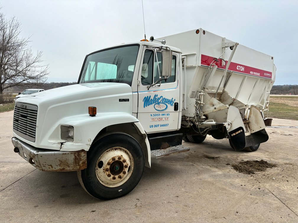 1996 Freightliner FL70 with a Harsh 470 Cubic Foot 4 Auger TMR