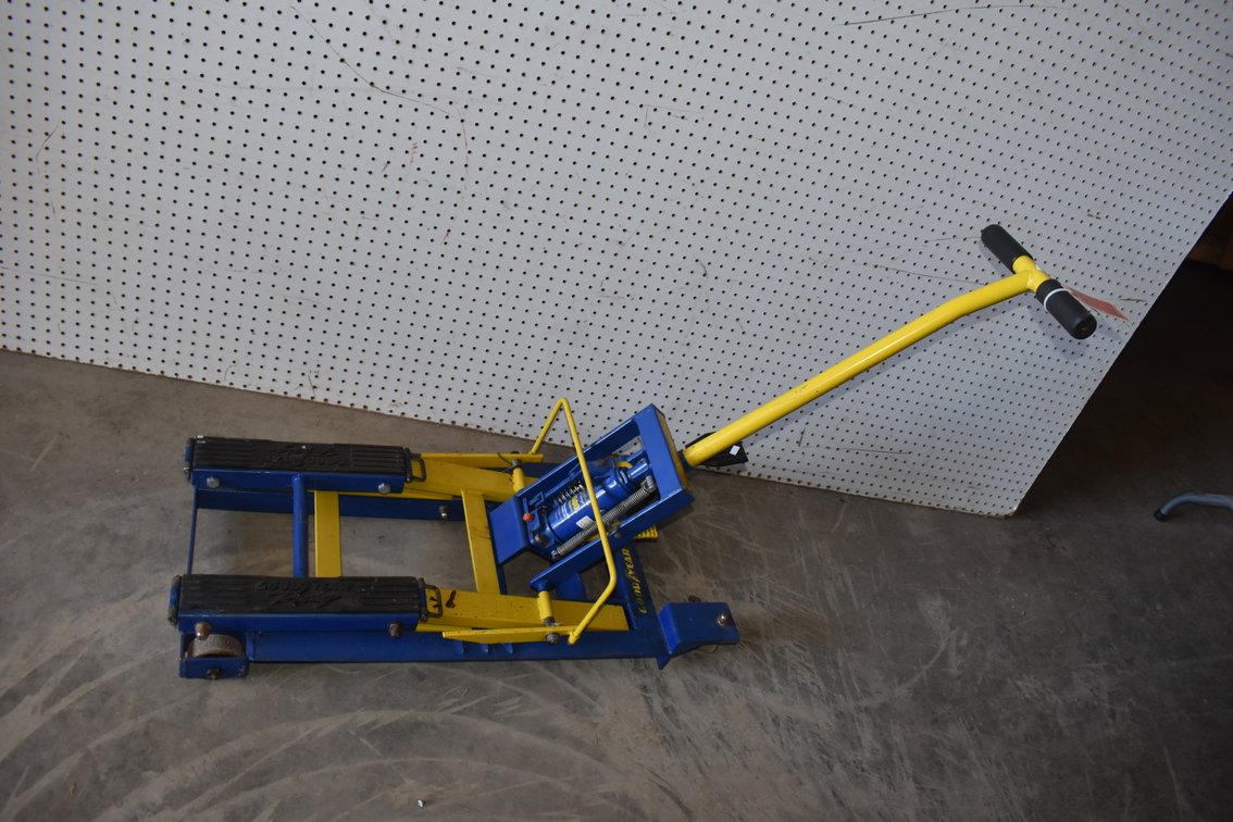 Goodyear Racing Motorcycle/ ATV Hydraulic Lift Jack