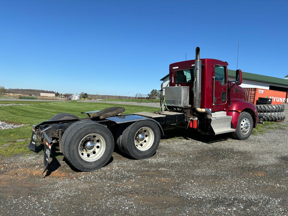 2014 Kenworth T660 Semi & 2015 Volvo T300 Semi (120104)