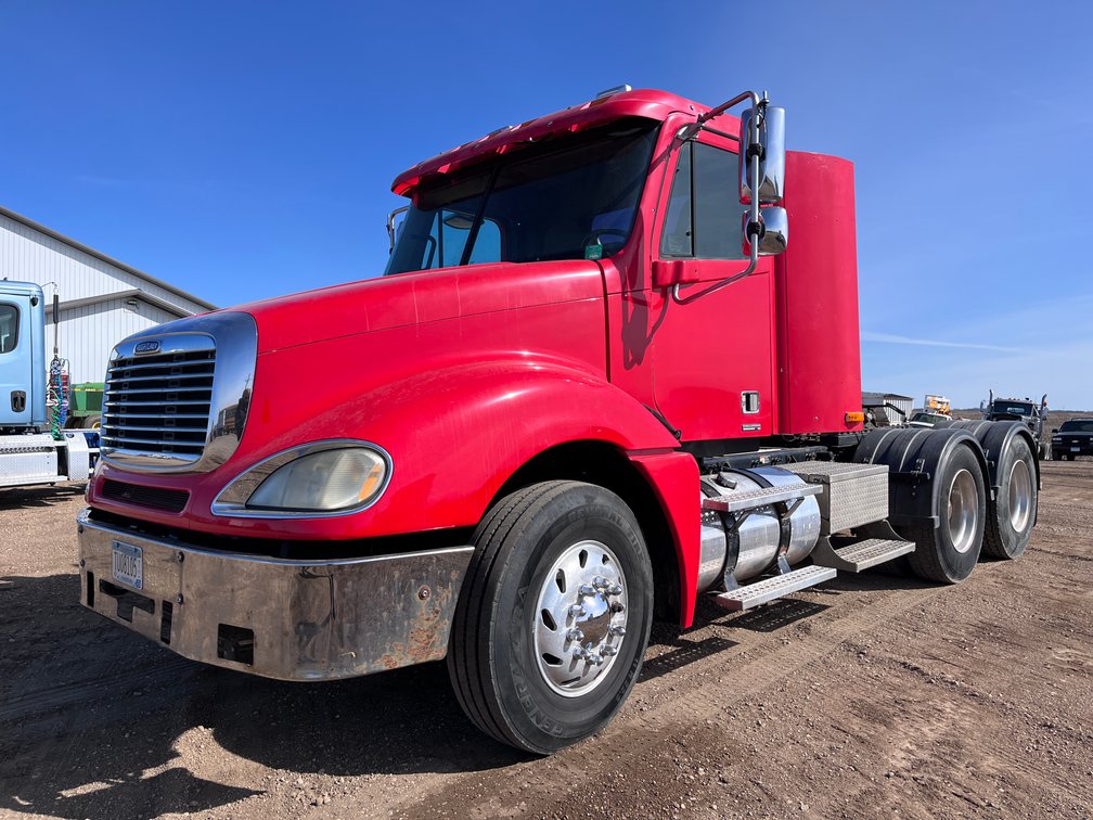 2003 Freightliner Columbia Semi