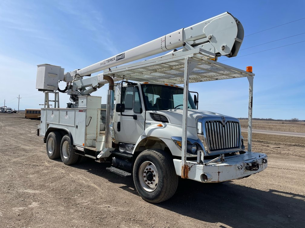2007 International 7400SBA 6X4 Bucket Truck