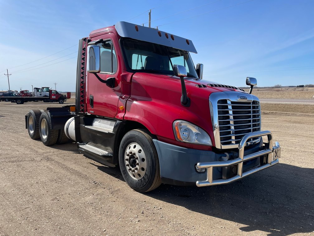 2017 Freightliner Cascadia Evolution Semi