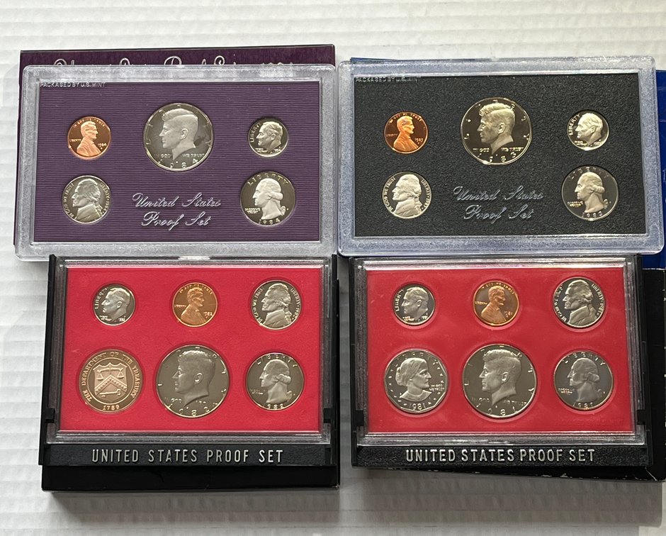 250+ Lots of Coins and Currency