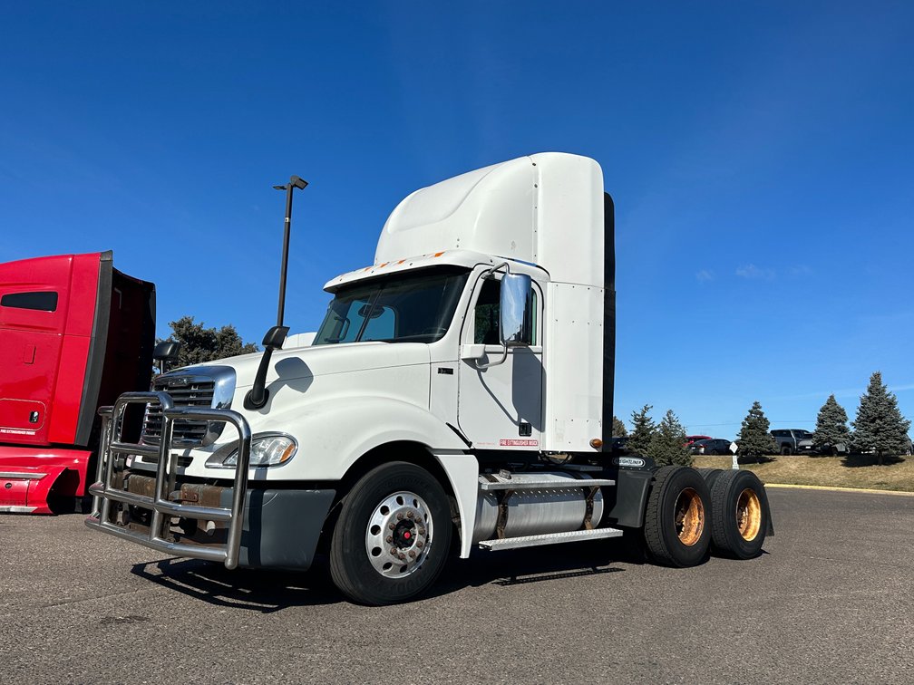 (2) 2017 Freightliner Columbia Day Cab Semis (Glider Kit)