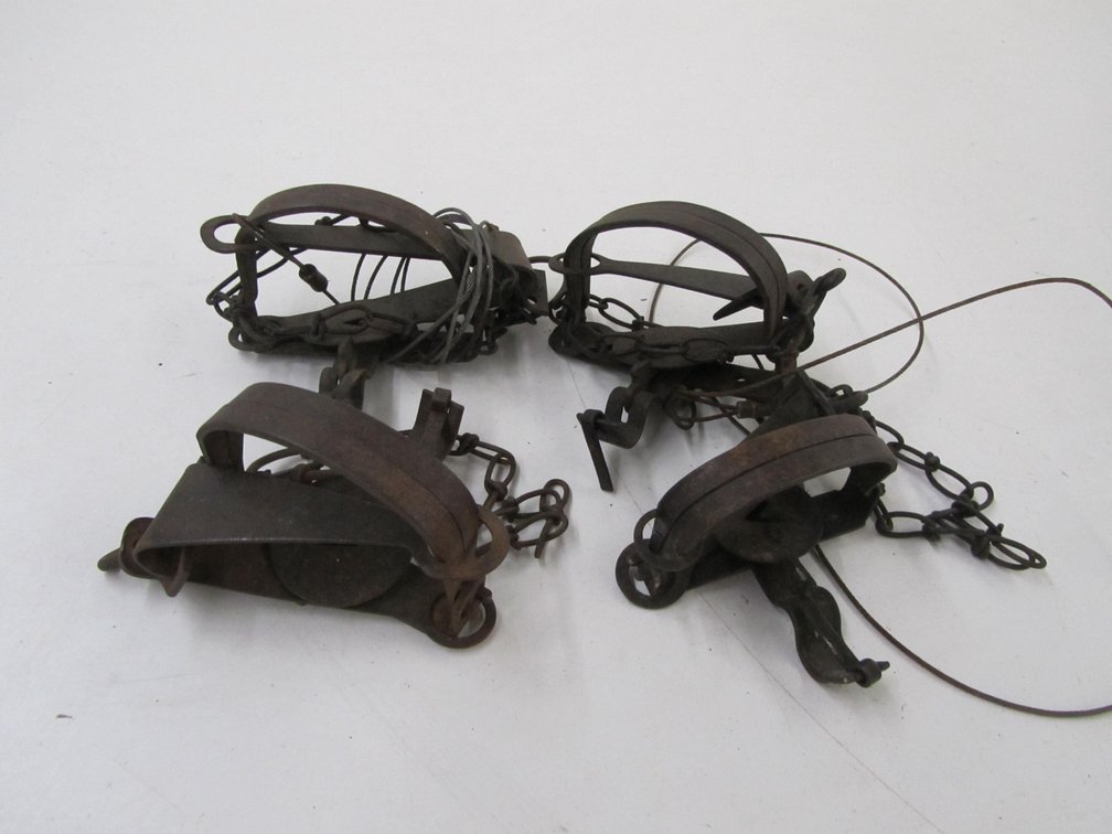 (4) 3.5" Victor Traps