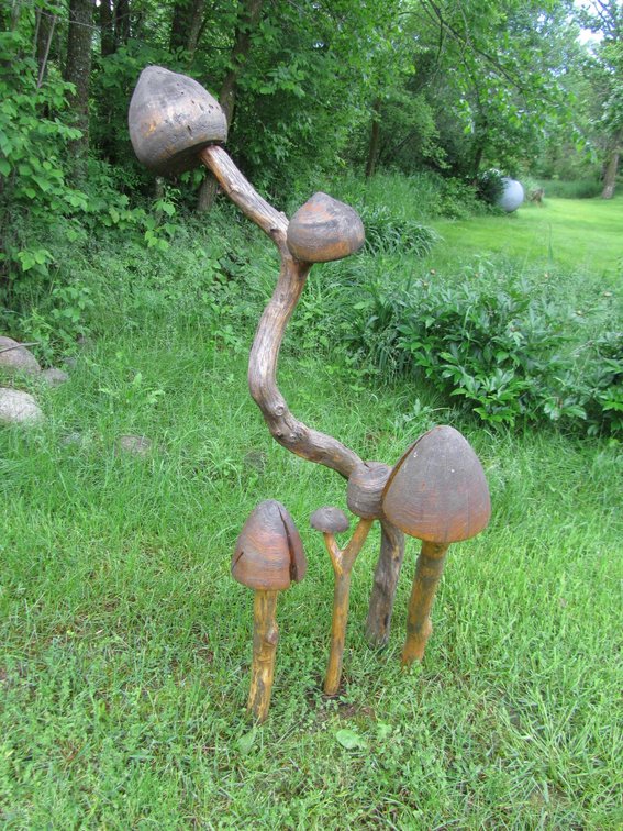 (4) Wood Mushroom Lawn/Garden Decorations