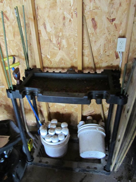 Rubbermaid Lawn Tool Caddy