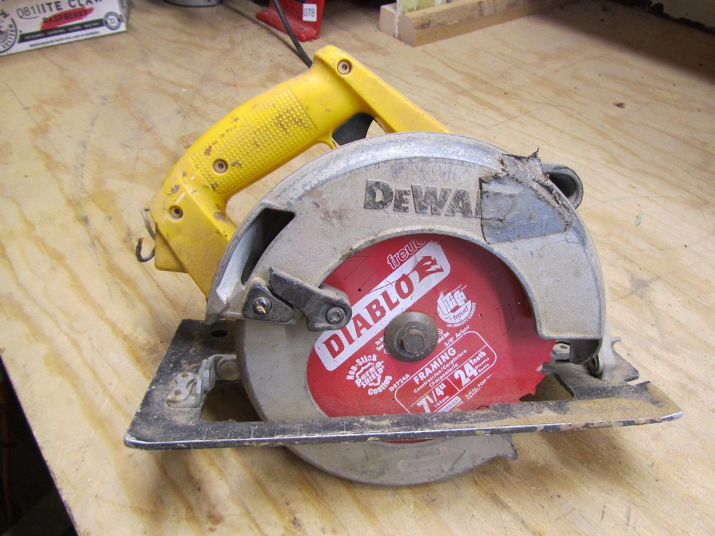 Dewalt 7 1/4" Saw