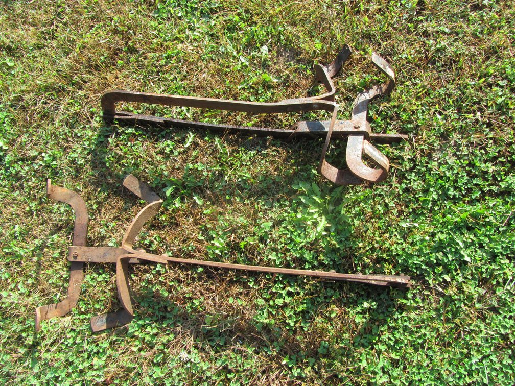 (2) Ladder Jacks