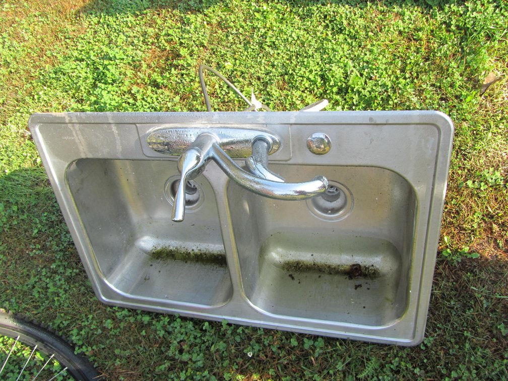Stainless Steel Dual Sink w/Fauctet & Sprayer