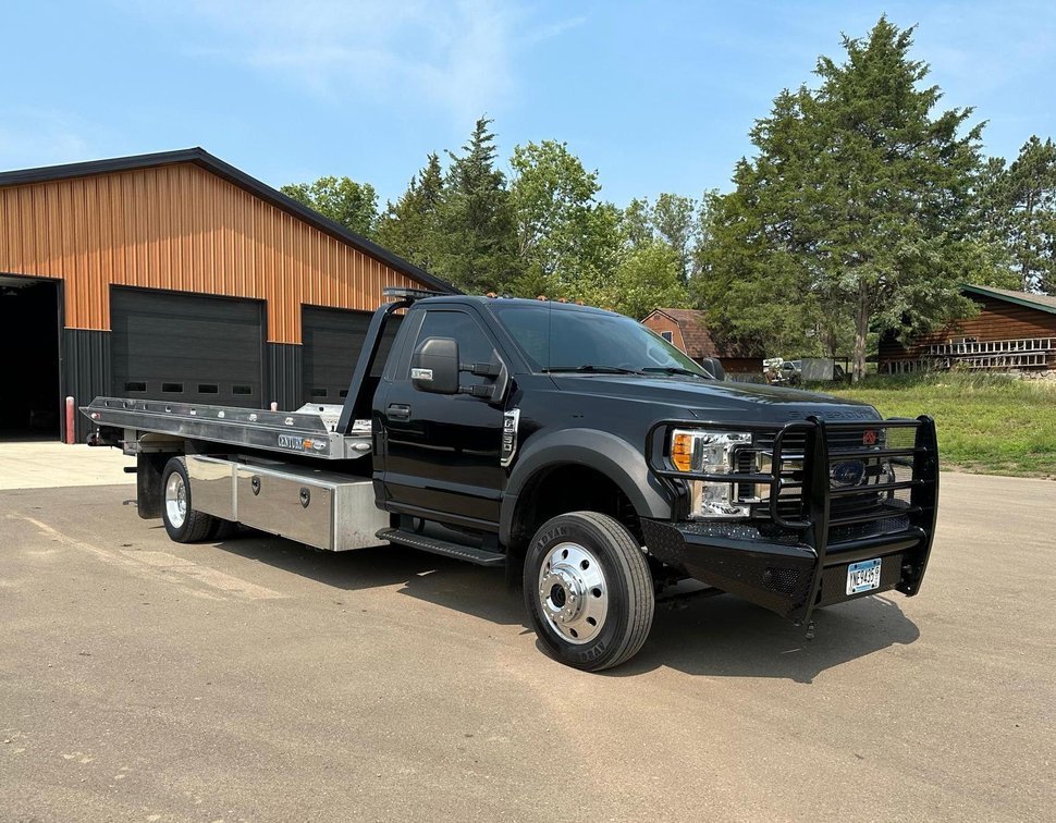 2017 Ford F-550 XLT With Century Aluminum Rollback Aut-Grip Wheel Lift