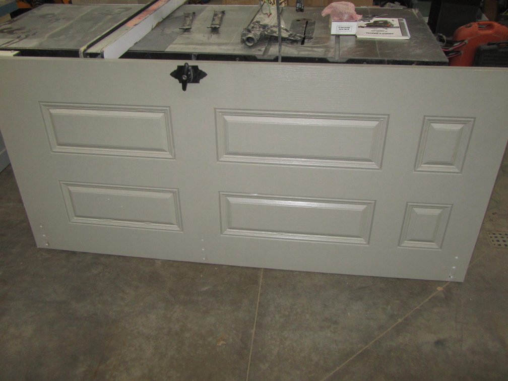 Door With Knob And Manual Lock