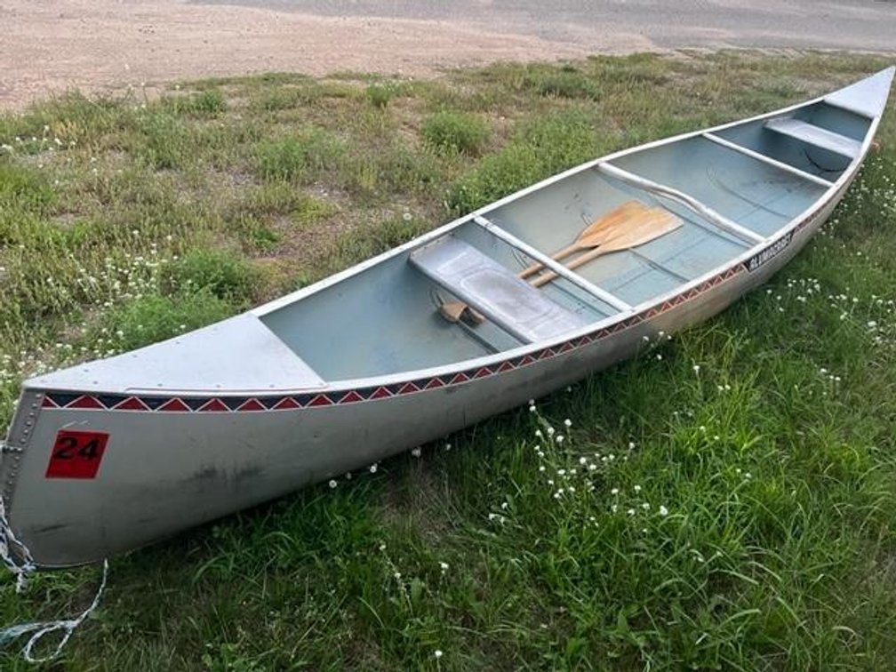 1980 Alumacraft Canoe 