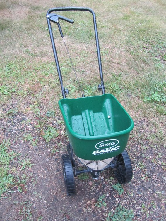 Scotts Basic Broadcaster Spreader