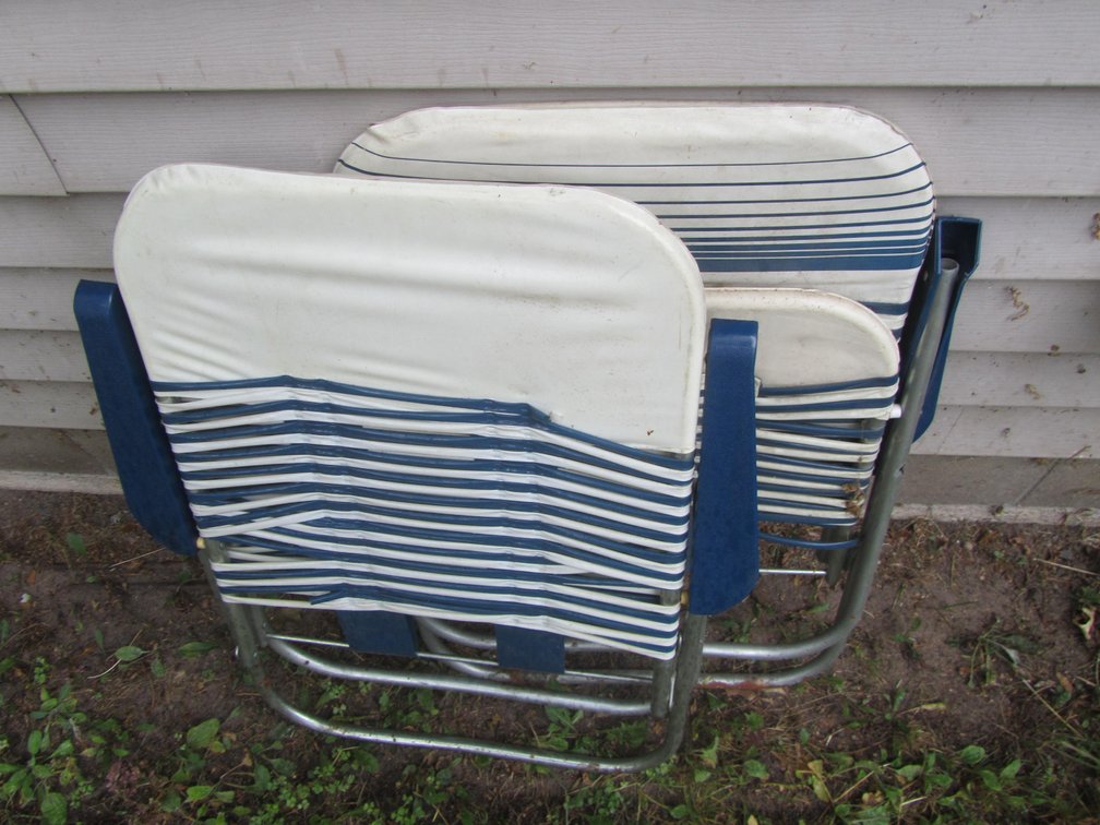 (2) Folding Lawn Chairs