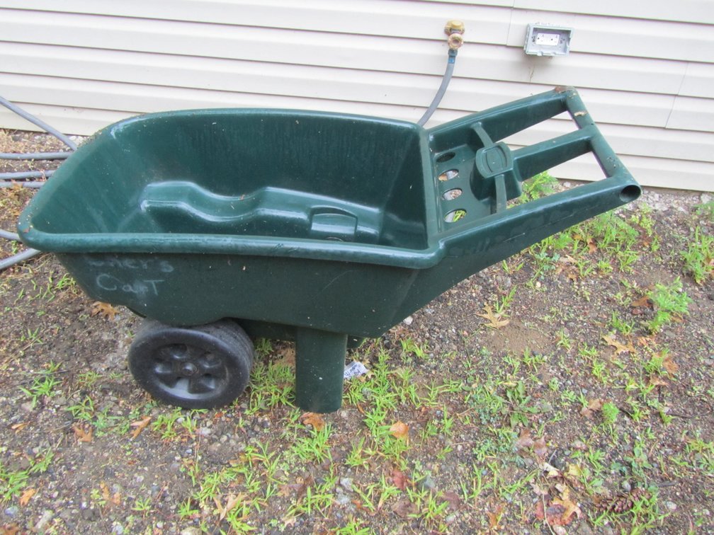 Rubbermaid Garden Wheel Barrow