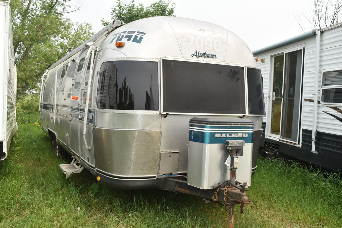 1989 Airstream 32' Travel Trailer 