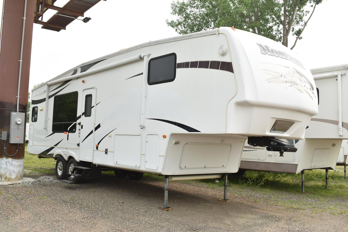 2008 Montana M-3000RK 34' 5th Wheel