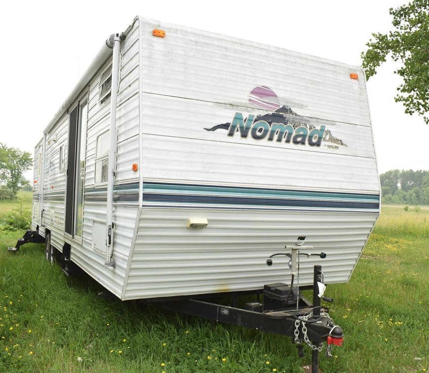 2001 Nomad Skyline 3710 34' Travel Trailer 