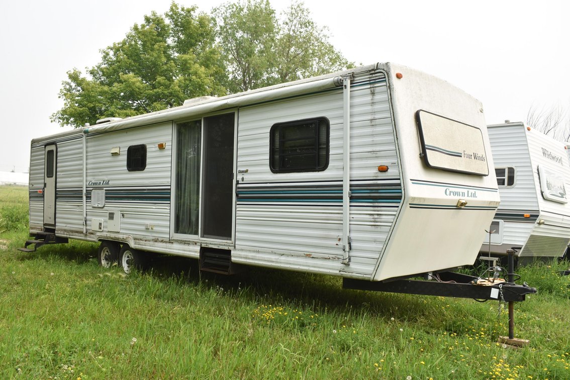 1996 Four Winds 33' Travel Trailer 