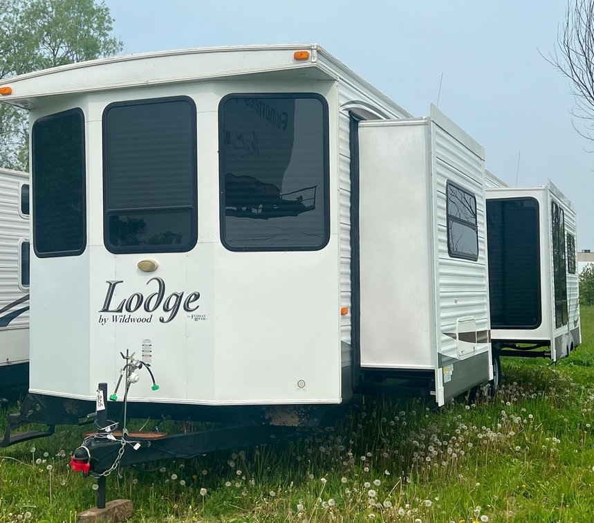 2011 Lodge 403FD By Wildwood 42' Travel Trailer
