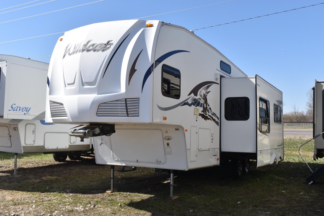 2009 Wildcat By Forest River 32' 5th Wheel
