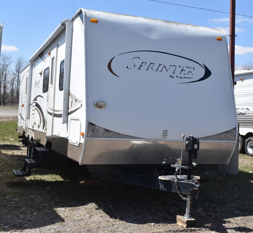 2009 Sprinter By Keystone 31' Travel Trailer 