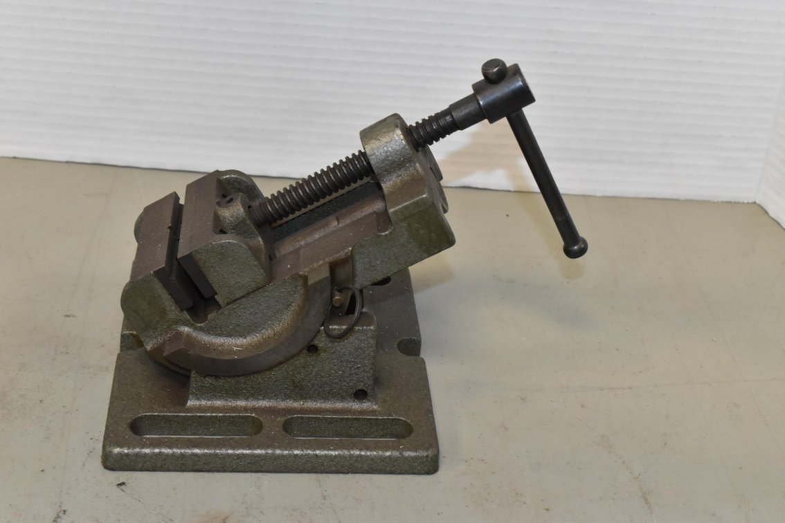 2-3/4" Tilting Vise