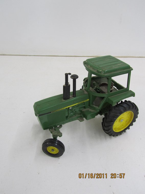 Ertl John Deere Die Cast Tractor