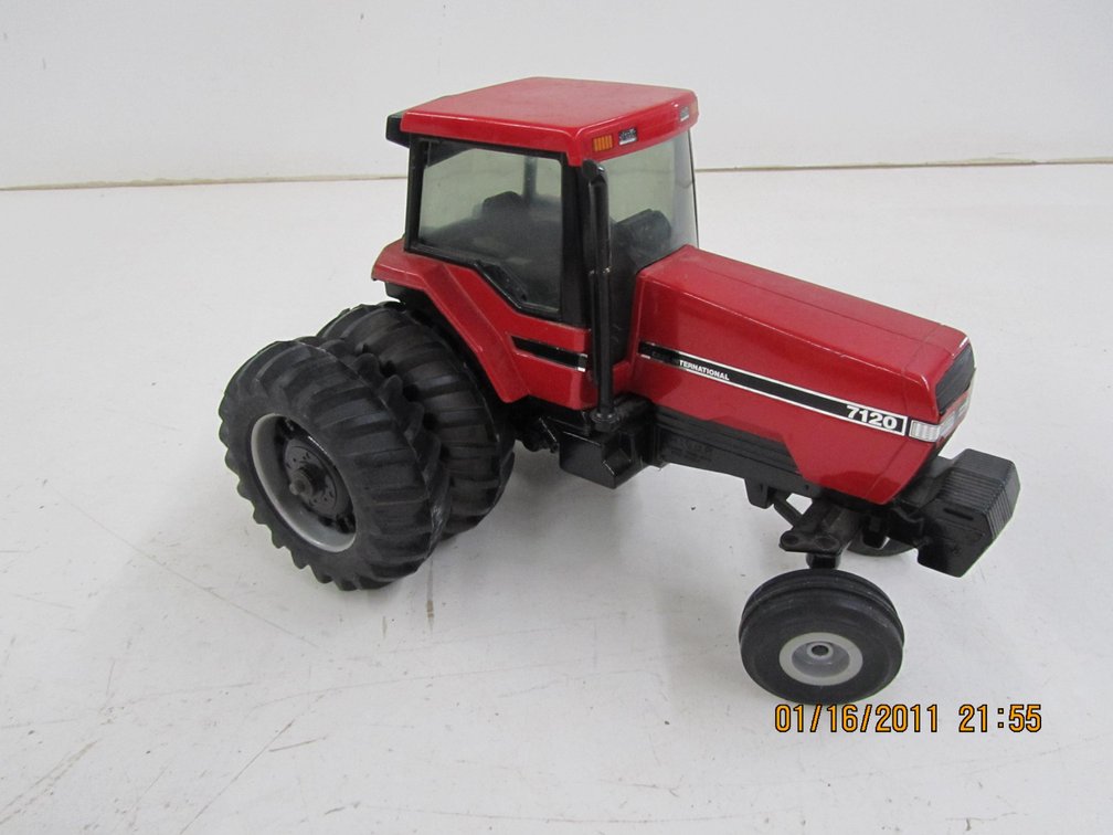 Ertl Case International 7210 Die Cast Tractor