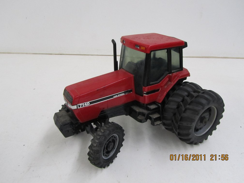 Ertl Case International 7140 Die Cast Tractor