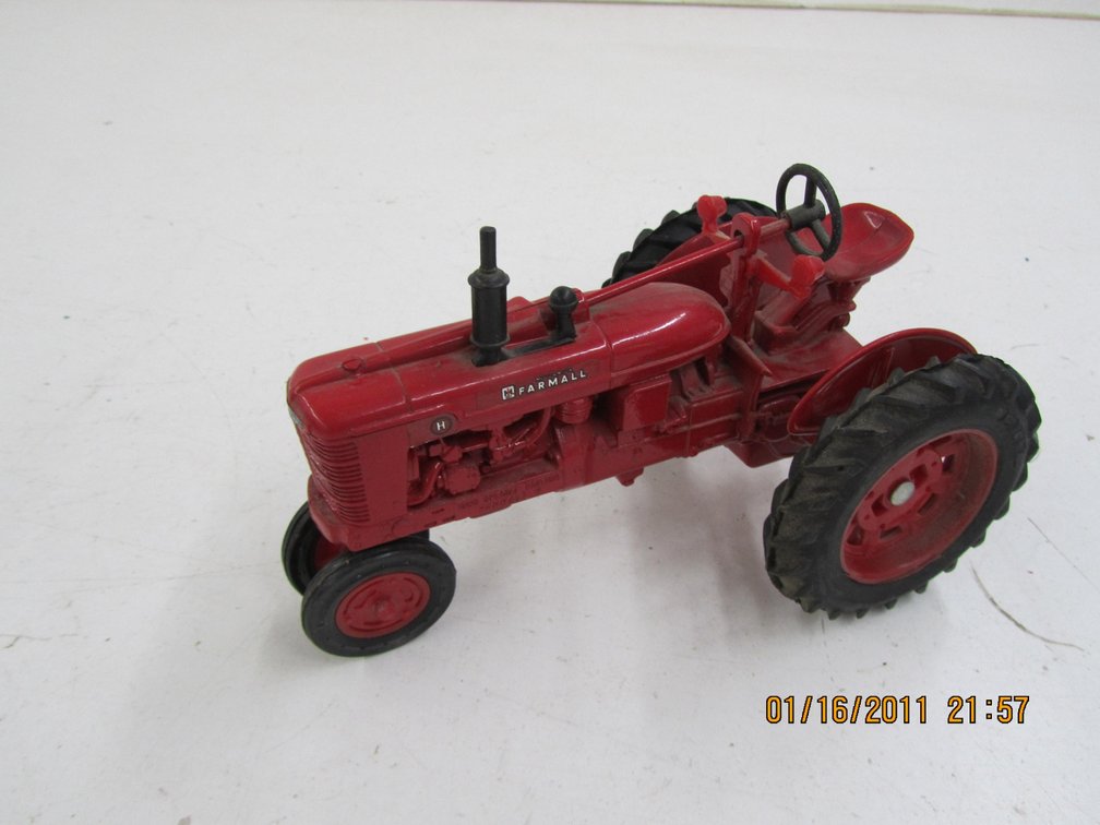 Ertl McCormick Farmall Die Cast Tractor
