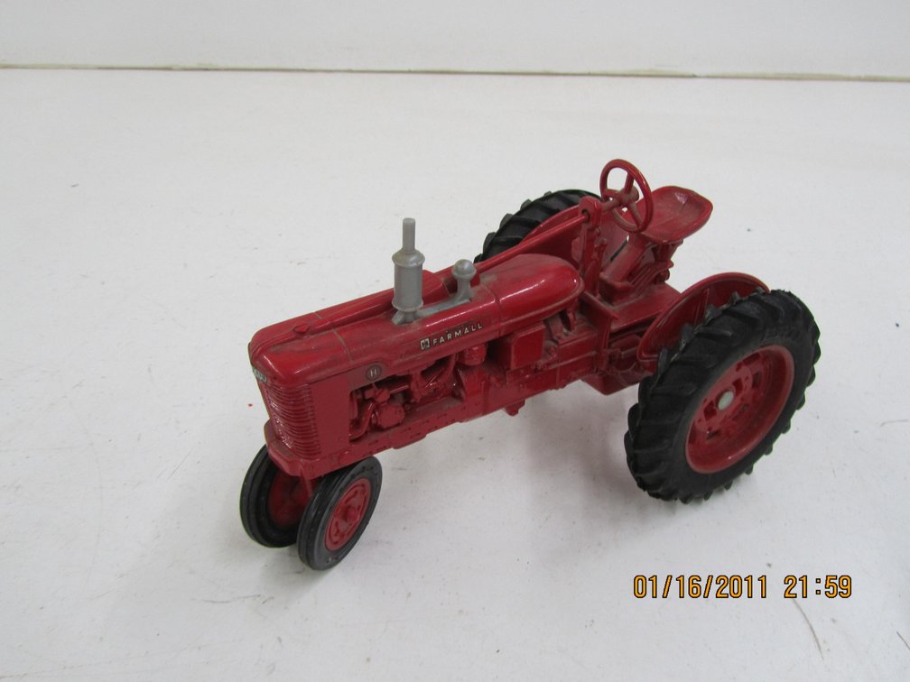 Ertl McCormick Farmall Die Cast Tractor