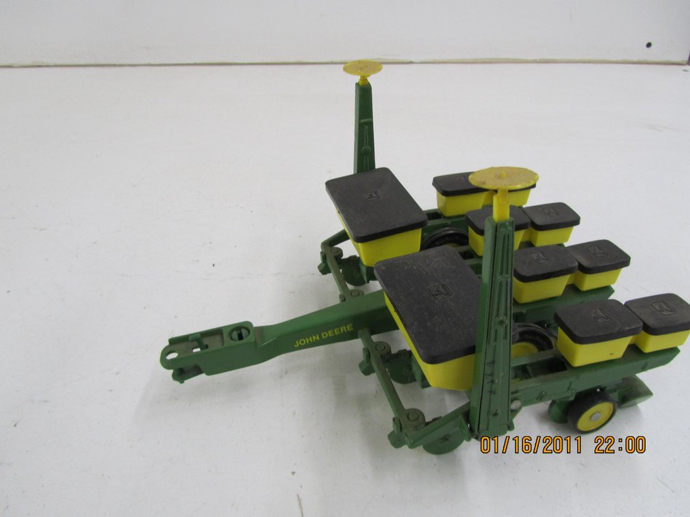 John Deere Die Cast Implement Accessory<LI>16" x 10"