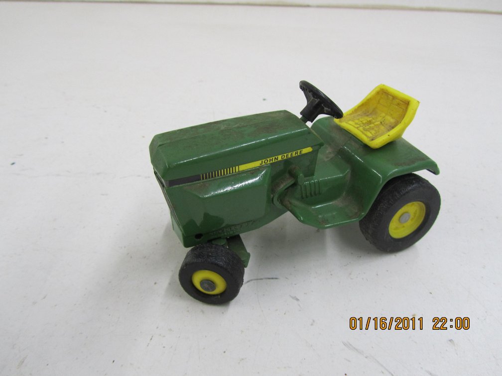 Ertl John Deere Die Cast Tractor