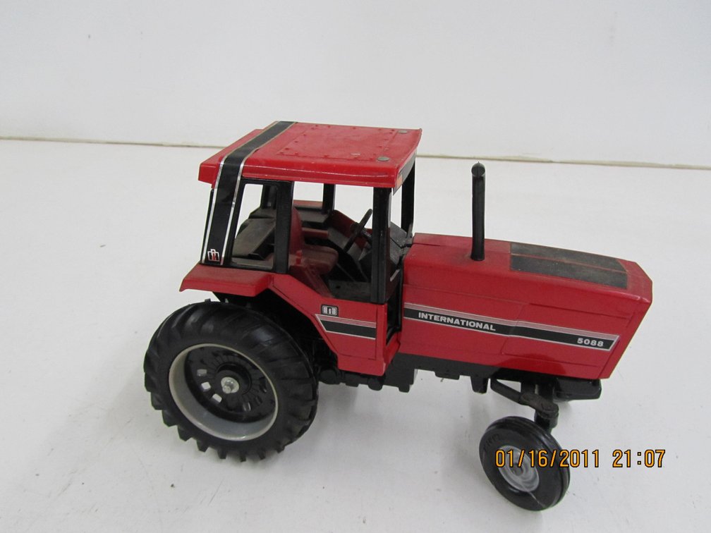 Ertl International 5088 Die Cast Tractor