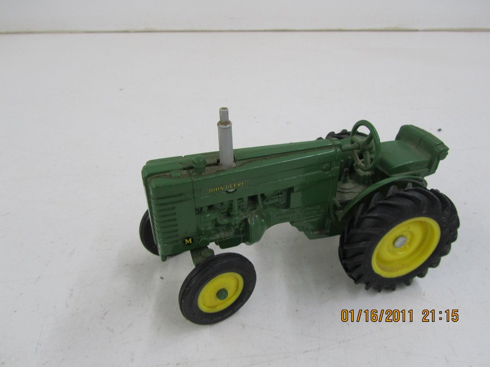 Ertl John Deere Die Cast Tractor