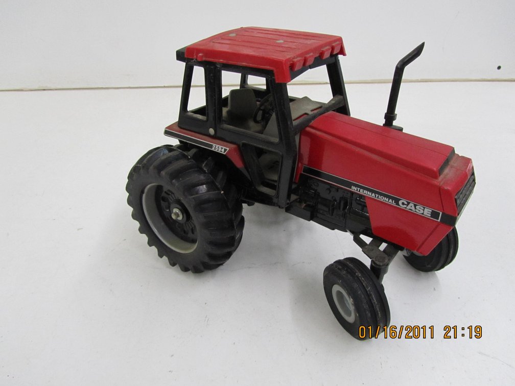 Ertl Case International 2594 Die Cast Tractor