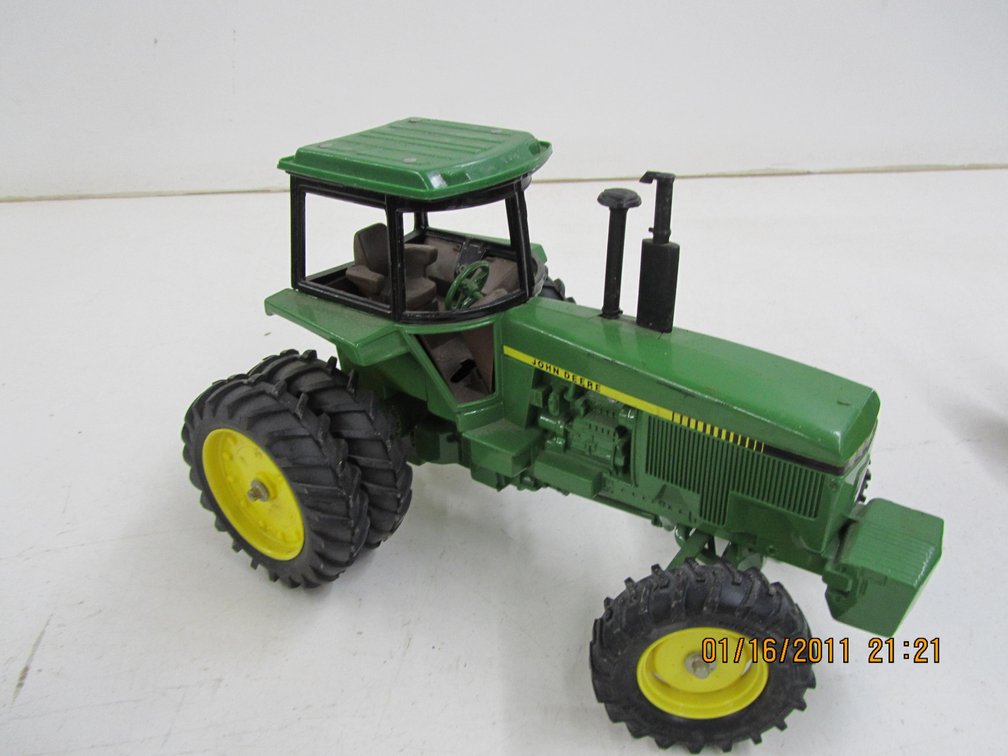 Ertl John Deere Die Cast Tractor