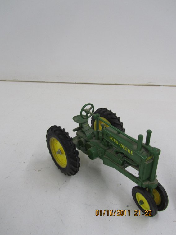 Ertl John Deere Die Cast Model A Tractor
