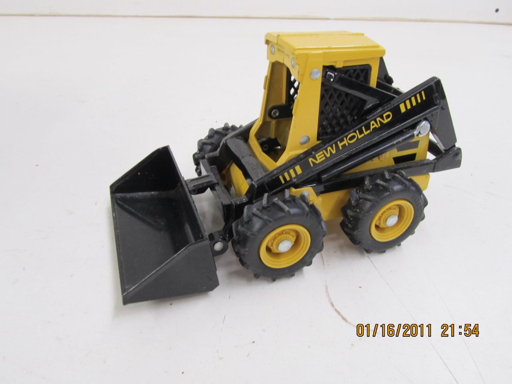 Ertl Ne Holland Die Cast Tractor With Plow