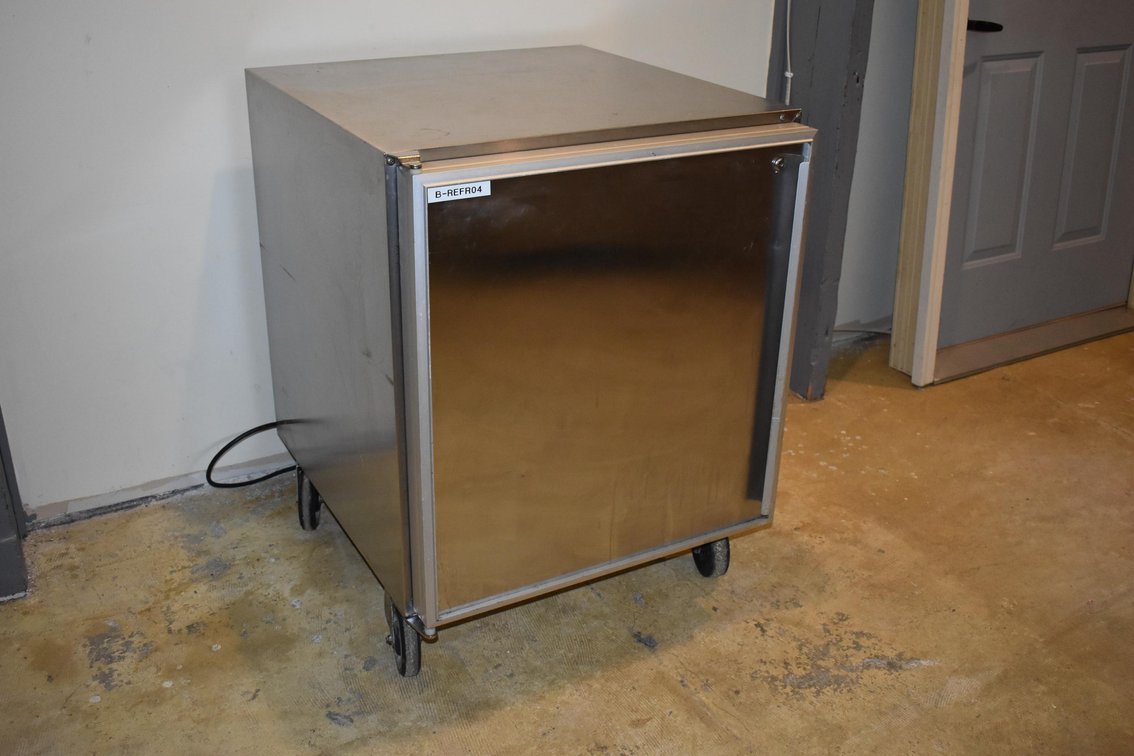 SilverKing Refrigerator Rolling Stainless Steel