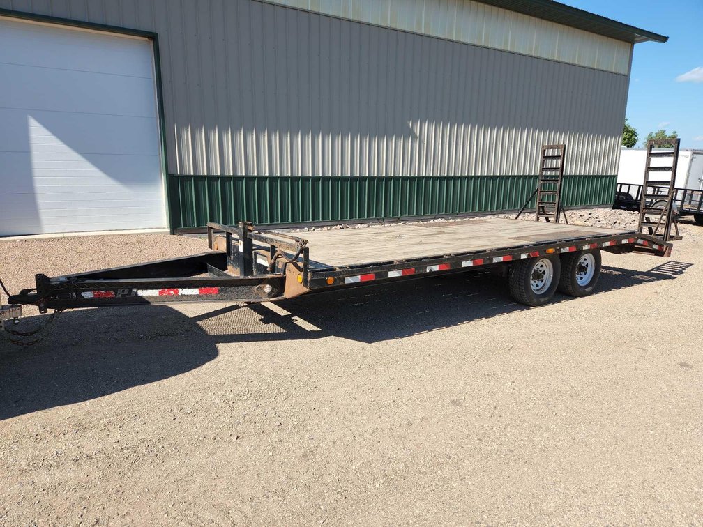 2010 PJ 20' DECKOVER W/2-7K AXLES & FOLD UP RAMPS